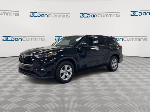 Used 2022 Toyota Highlander L FWD image 4