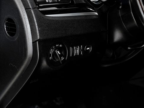 Used 2019 Chrysler 300 S image 27