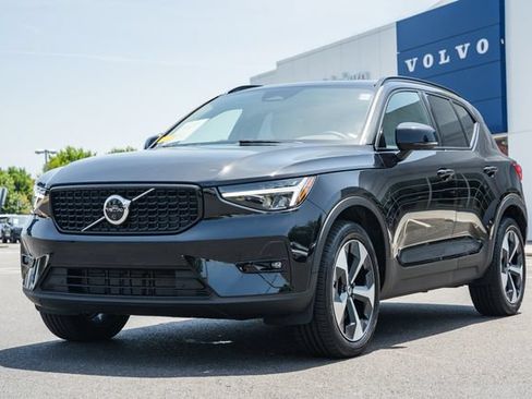 Certified 2024 Volvo XC40 B5 Plus w/ Protection Package Premier AWD/4WD image 3
