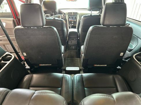Used 2014 Ford Explorer XLT w/ Equipment Group 202A AWD/4WD image 18