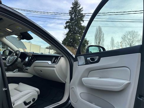 New 2026 Volvo XC60 B5 Ultra w/ Climate Package PRO image 11