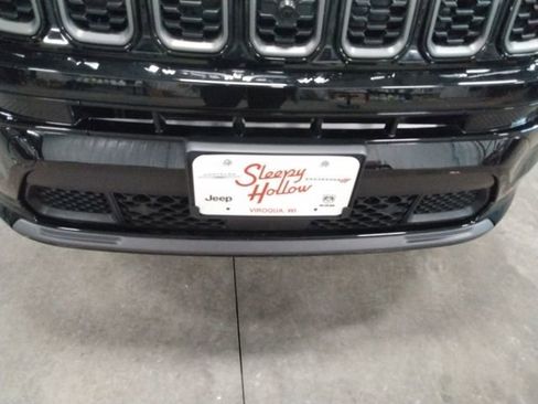 Used 2025 Jeep Compass Limited w/ Driver Assist Group I image 11