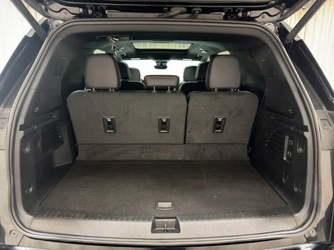 Used 2025 Chevrolet Traverse RS image 34