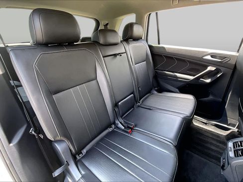 Used 2024 Volkswagen Tiguan SE FWD image 18