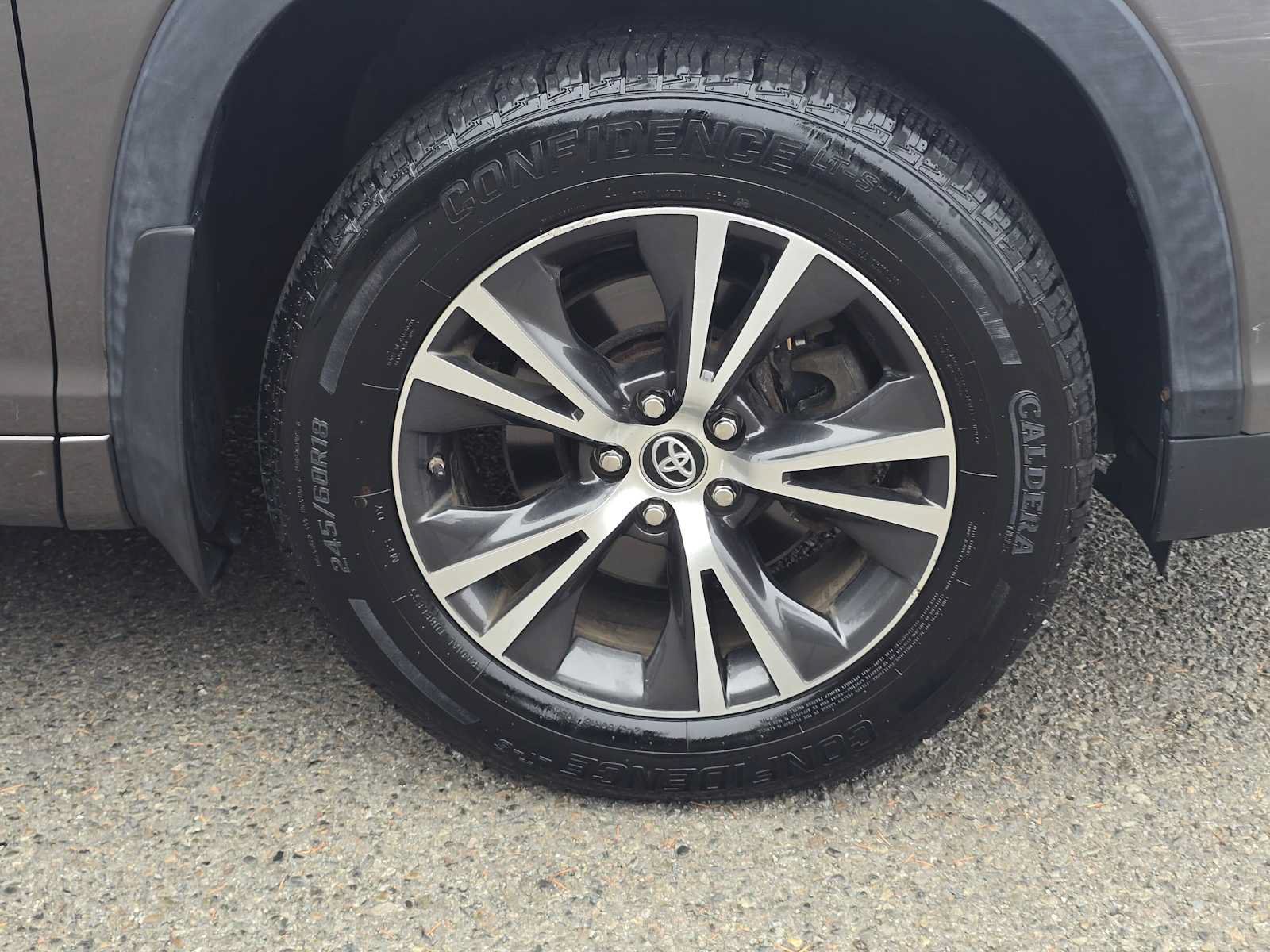 Used 2016 Toyota Highlander XLE AWD/4WD image 9