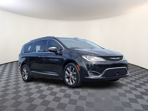 Used 2019 Chrysler Pacifica Limited w/ Tire & Wheel Group FWD image 1
