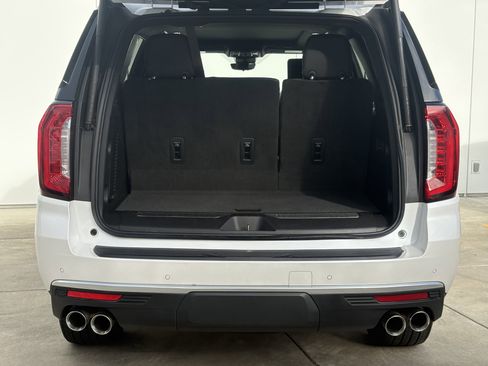 Used 2024 GMC Yukon Denali w/ Denali Reserve Package image 9