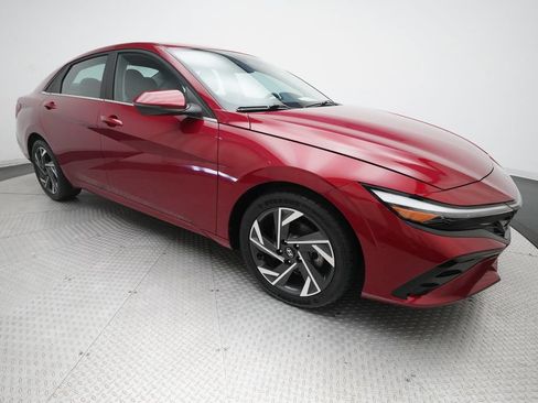 Used 2025 Hyundai Elantra Limited FWD image 36