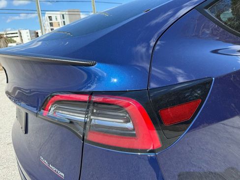 Used 2023 Tesla Model Y Performance image 11