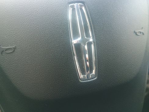 Used 2025 Lincoln Corsair AWD image 22