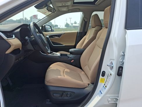 Certified 2021 Toyota RAV4 XLE w/ Convenience Package AWD/4WD image 14