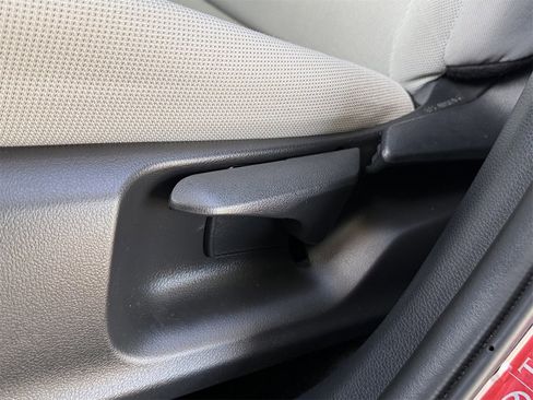 Used 2022 Toyota Corolla Cross LE image 26