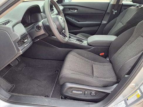 Used 2025 Honda Accord SE image 14