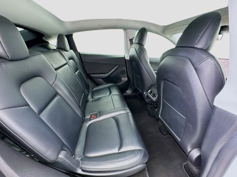 Used 2021 Tesla Model Y Long Range image 19