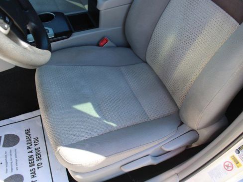 Used 2013 Toyota Camry L image 18