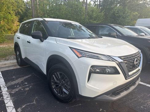 Used 2023 Nissan Rogue S image 5