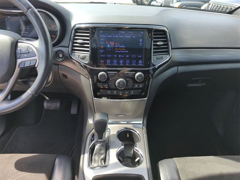 Used 2020 Jeep Grand Cherokee Altitude image 24