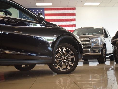 Used 2018 INFINITI QX30 Premium w/ Navigation Package image 28