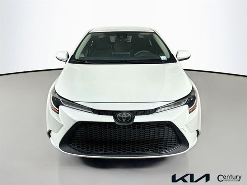 Used 2020 Toyota Corolla LE FWD image 2