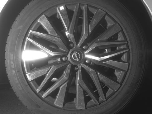 Used 2025 Nissan Altima 2.5 SV FWD image 13