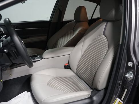 Used 2023 Toyota Camry SE image 25