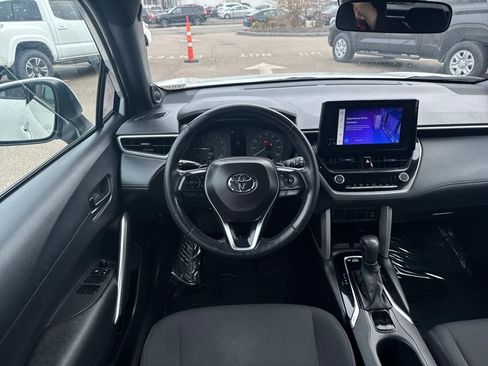 Used 2024 Toyota Corolla Cross AWD Hybrid w/ Moonroof Package image 13