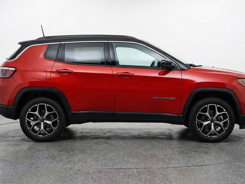 Used 2025 Jeep Compass Limited AWD/4WD image 11