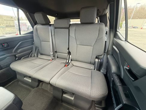 New 2026 Toyota 4Runner SR5 AWD/4WD image 10