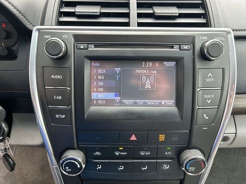 Used 2017 Toyota Camry LE image 16