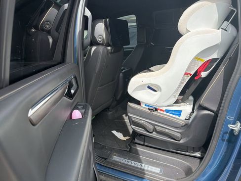 Used 2025 Chevrolet Suburban Premier image 16