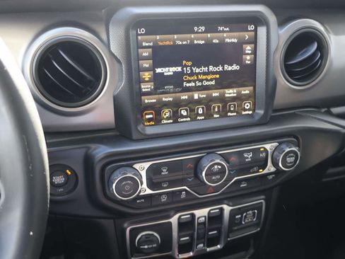 Used 2022 Jeep Gladiator Sport image 13