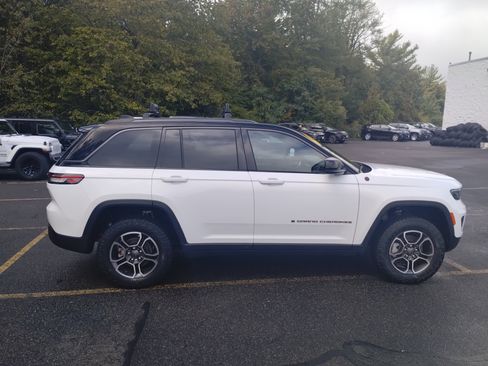 Used 2022 Jeep Grand Cherokee Trailhawk image 2