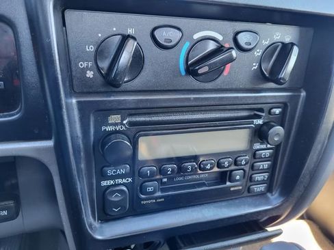 Used 2004 Toyota Tacoma PreRunner image 17