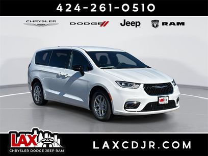 New 2026 Chrysler Pacifica Select