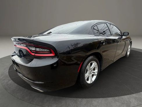 Used 2022 Dodge Charger SXT w/ Leather Interior Group RWD image 5
