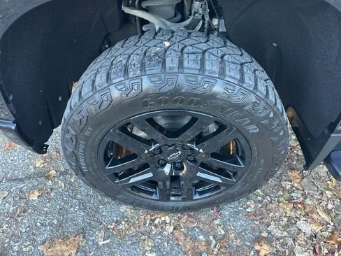 Used 2021 Chevrolet Silverado 1500 Custom Trail Boss w/ LPO, Dark Essentials Package image 9