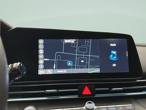 Certified 2025 Hyundai Elantra Limited FWD image 27