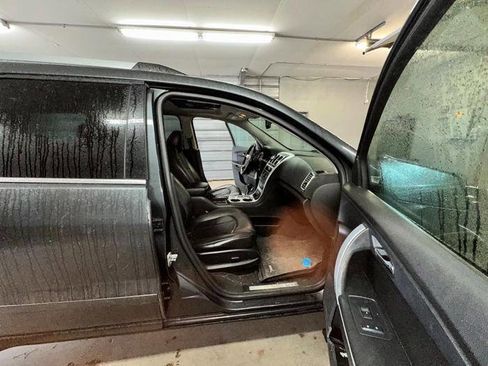 Used 2011 GMC Acadia SLT AWD/4WD image 29