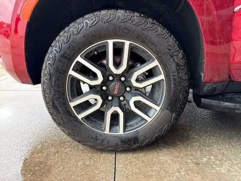 Used 2024 GMC Yukon AT4 w/ Technology Package image 26