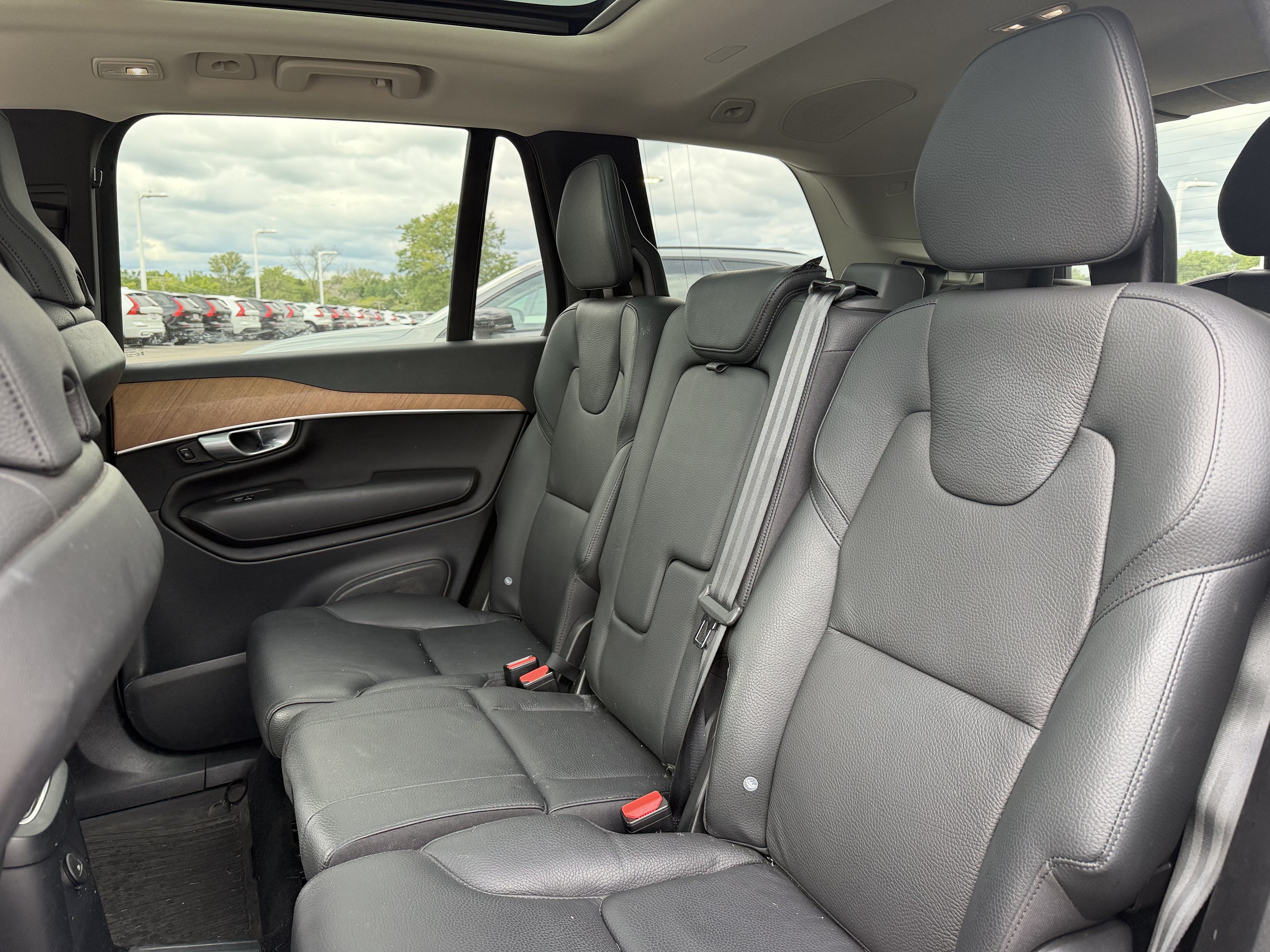 Used 2024 Volvo XC90 T8 Plus w/ Protection Package Premier AWD/4WD image 10