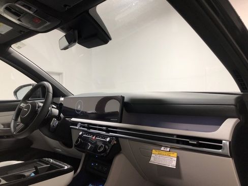 New 2025 Hyundai Tucson Limited image 13