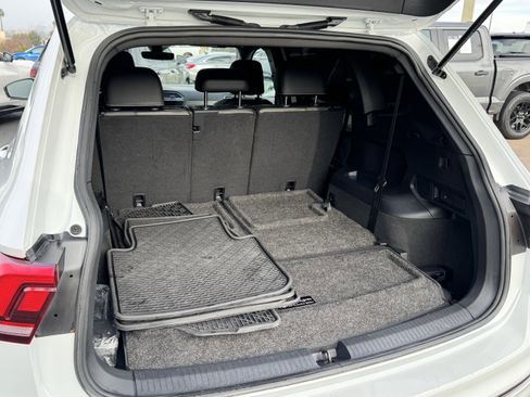 Used 2023 Volkswagen Tiguan SE R-Line image 35
