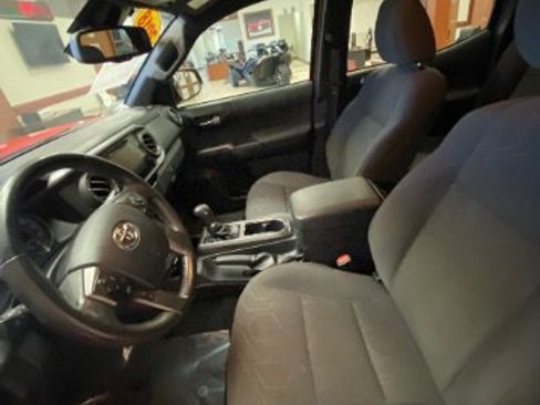 Used 2018 Toyota Tacoma TRD Sport image 11