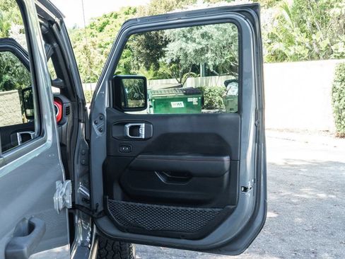 Used 2021 Jeep Wrangler Unlimited Rubicon AWD/4WD image 31