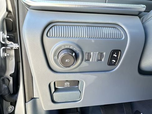 Used 2023 Jeep Grand Wagoneer Series II w/ Flexible Seating Group image 21