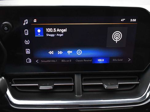 Used 2025 Chevrolet Trax RS w/ Sunroof Package image 18