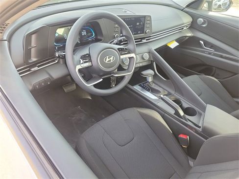 New 2026 Hyundai Elantra SE image 6