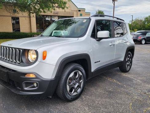 Used 2015 Jeep Renegade Latitude FWD image 8