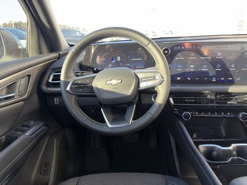 Used 2025 Chevrolet Traverse LT w/ LPO, Floor Liner Package image 15