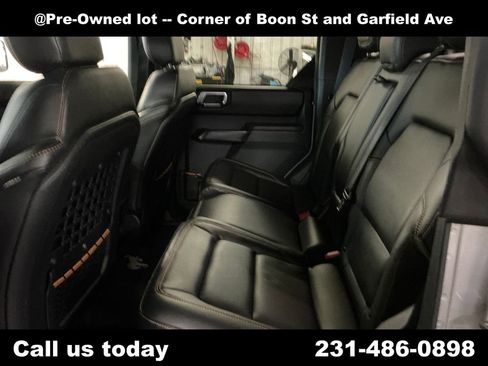 Used 2024 Ford Bronco Badlands w/ Sasquatch Package AWD/4WD image 27